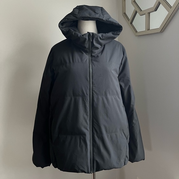 Uniqlo Seamless Down Parka jacket - size XL
coat . - Picture 3 of 13